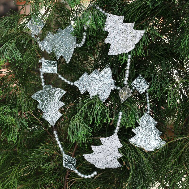 NOVICA Christmas Tree Parade, Aluminum ornament garland