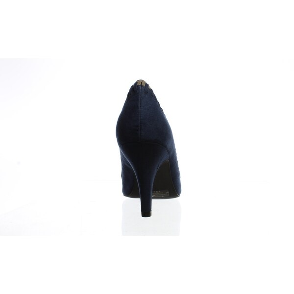 navy pumps size 7