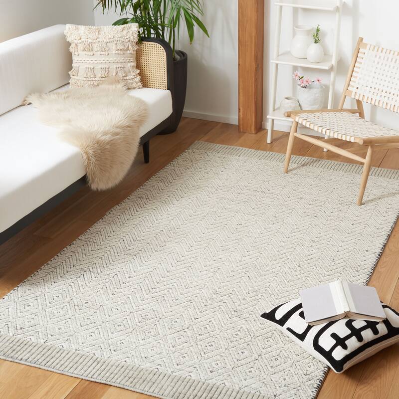 Martha Stewart by SAFAVIEH, Handmade Dietgard Wool Rug