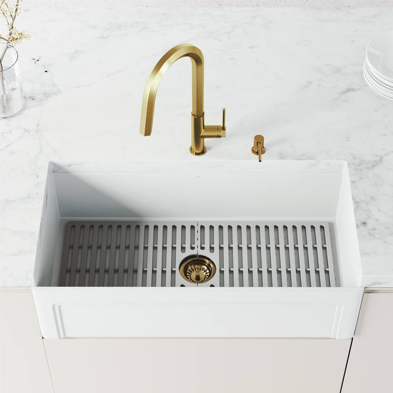 VIGO Hart Hexad 18" H Single Handle Pull-Down Kitchen Faucet