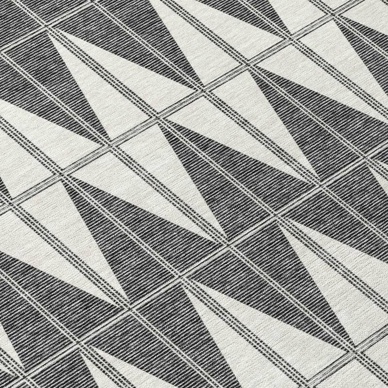 Machine Washable Indoor/ Outdoor Modern Zeke Chantille Rug