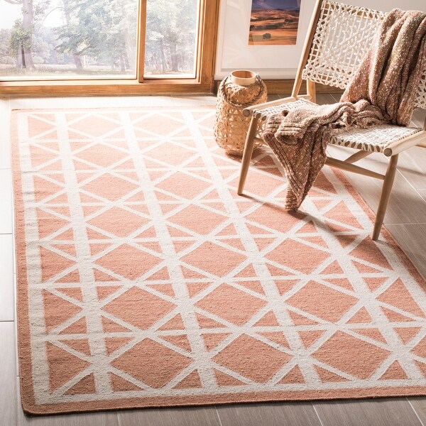 SAFAVIEH Handmade Flatweave Dhurries Daria Modern Moroccan Wool Rug. Opens flyout.