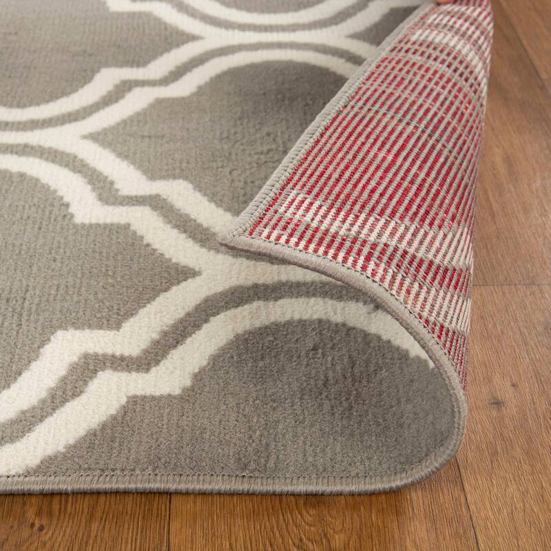 Contemporary Ornamental Double Trellis Power-Loomed Indoor Area Rug by Superior