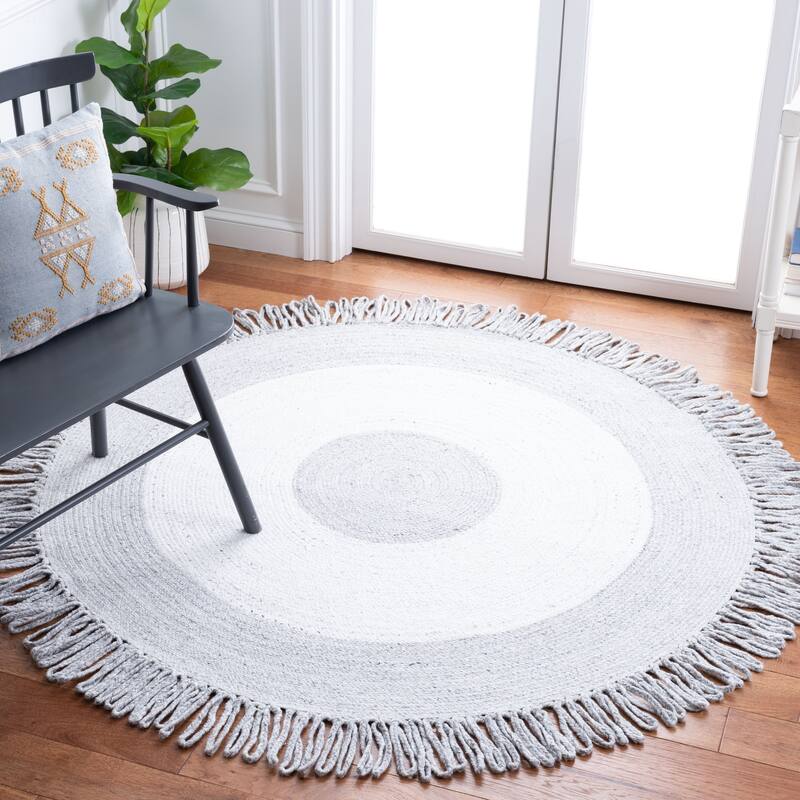 SAFAVIEH Handmade Cape Cod Szandra Farmhouse Polyester Rug - 5' Round - Grey/Ivory