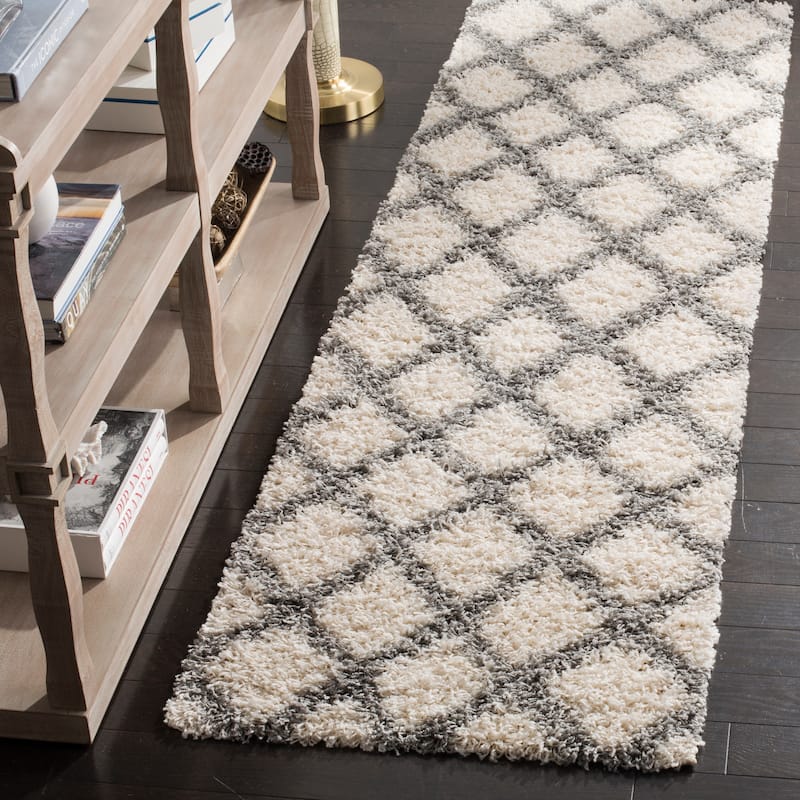SAFAVIEH Dallas Shag Teja Trellis 1.5-inch Thick Rug - 2'3" x 8' Runner