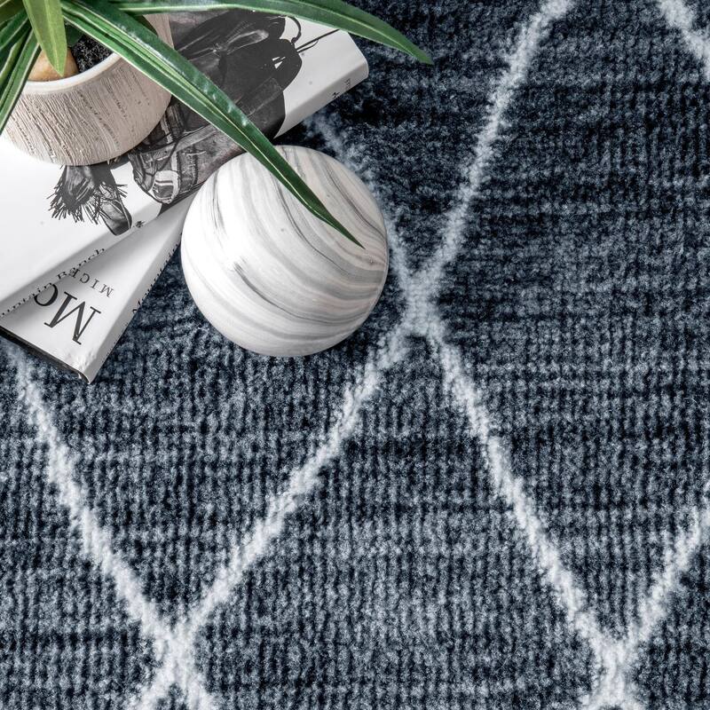 Nuloom Ivory Contemporary Cabin Diamond Moroccan Tassel Area Rug