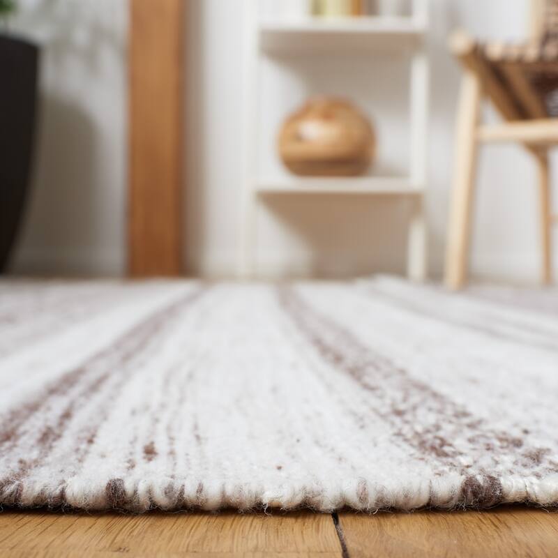 SAFAVIEH Striped Kilim Gudrun Boho Fringe Rug
