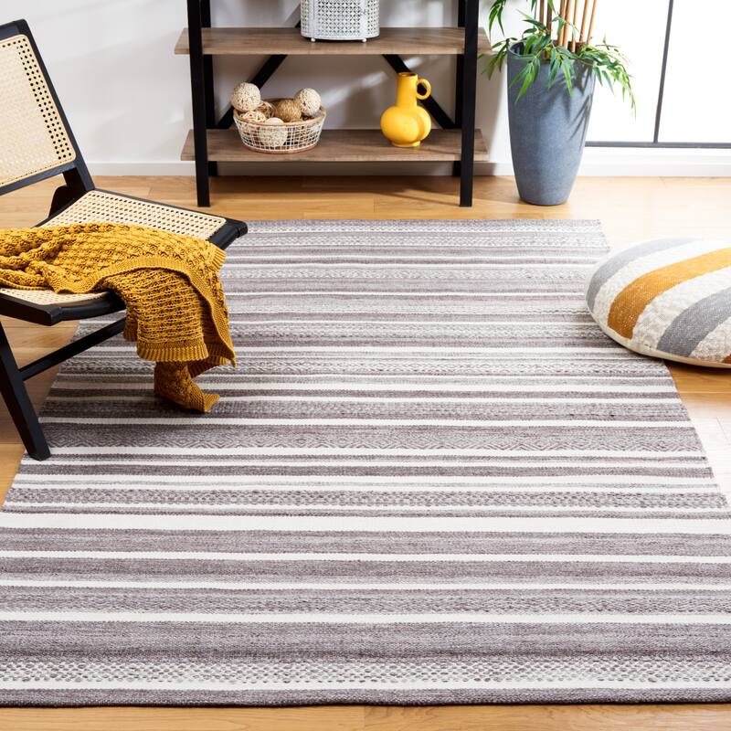 SAFAVIEH Handmade Striped Kilim Iesha Rug - 4' x 6' - Grey/Ivory
