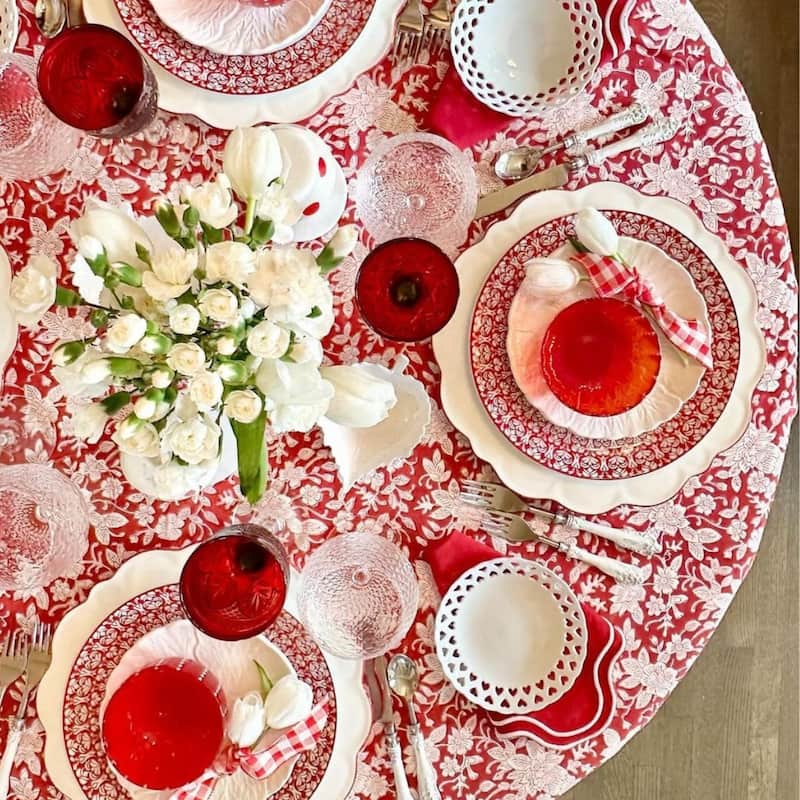 Carmen red and white round Tablecloth