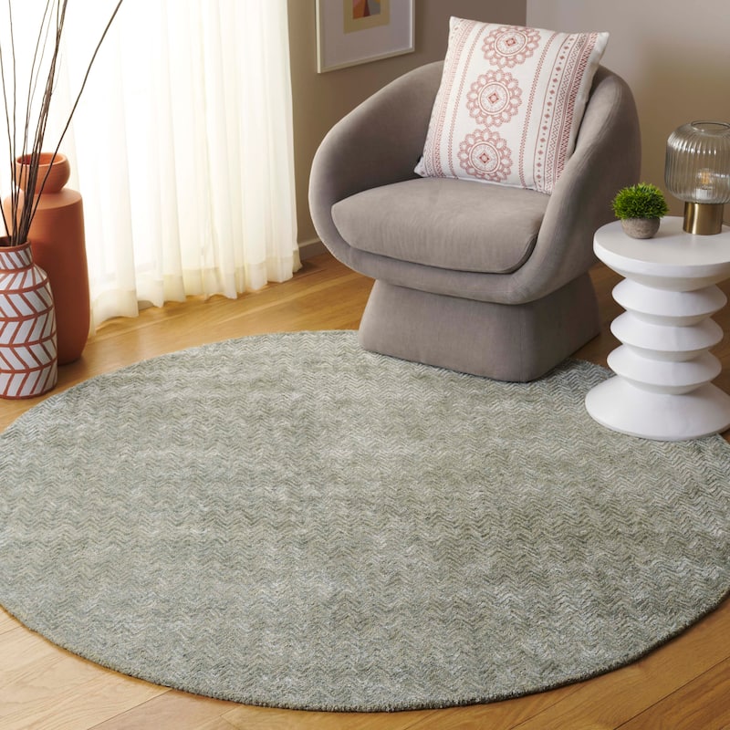 SAFAVIEH Handmade Glamour Ostilia Chevron Viscose Rug