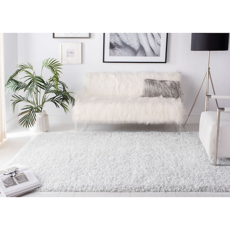 SAFAVIEH Flokati Vojsava Shag Solid Rug