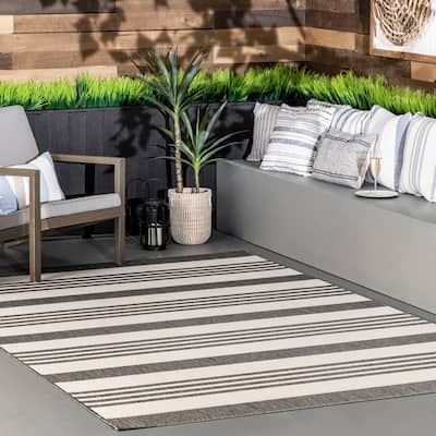 Nuloom Kristen Striped Indoor/Outdoor Area Rug