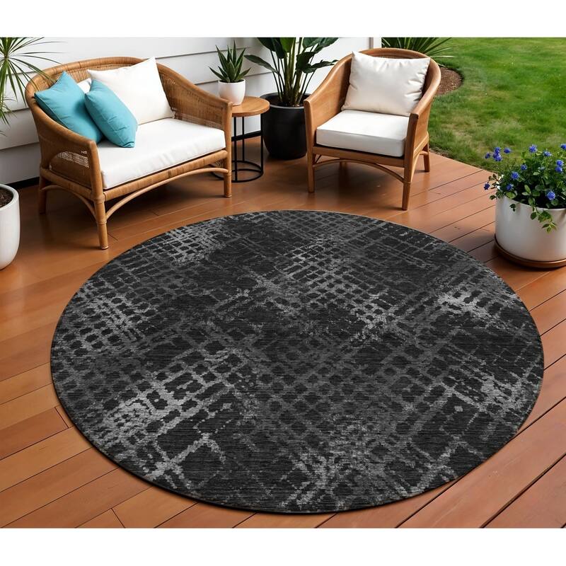 HomeRoots Geometric Transitional Rectangle Outdoor Rug - 8' Round