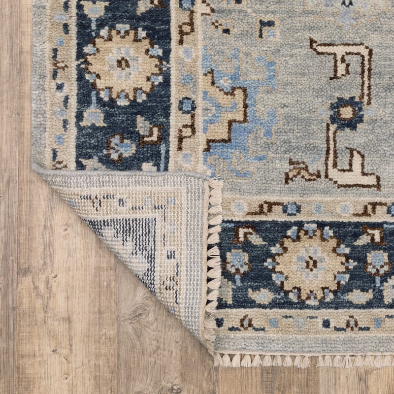 Maylin Traditional Oriental Grey/ Blue Area Rug