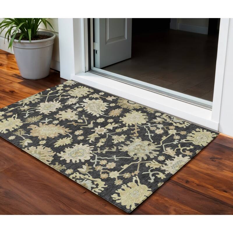 HomeRoots Floral Traditional Rectangle Outdoor Rug - 3' x 5'