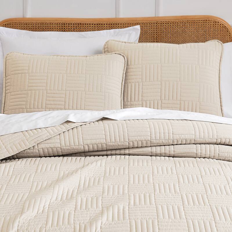 Southshore Fine Linens 3-peice Solid Grid Quilt and Sham Set