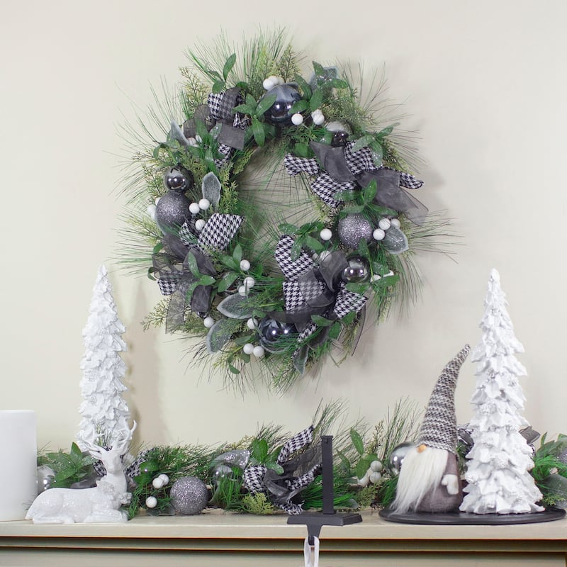 Houndstooth and White Berries Artificial Christmas Wreath - 24-Inch Unlit - 24"