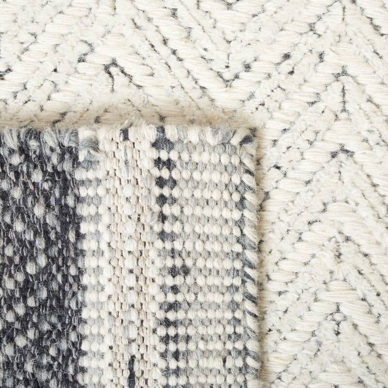 Martha Stewart by SAFAVIEH Handmade Hilkeline Wool Rug