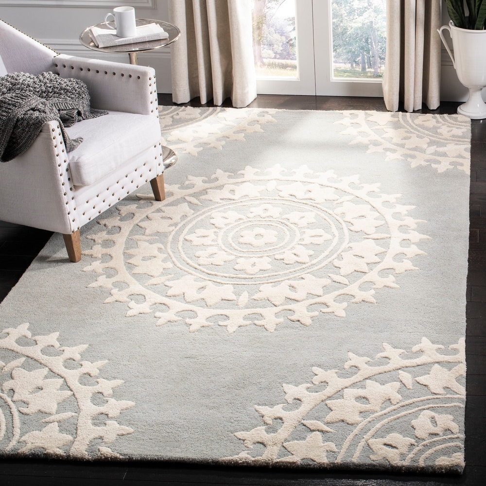 SAFAVIEH Handmade Soho Paola Medallion N.Z. Wool Rug