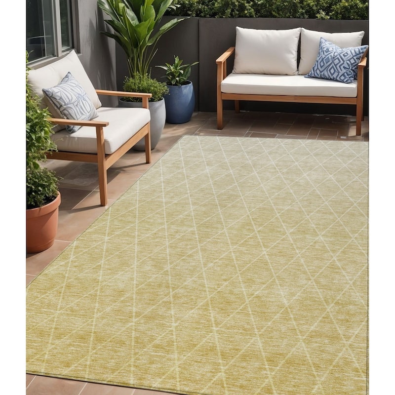 HomeRoots Geometric Transitional Rectangle Outdoor Rug - 5' X 8'