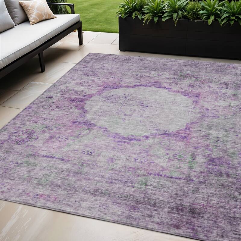 HomeRoots Oriental Traditional Rectangle Outdoor Rug - 5' X 8'