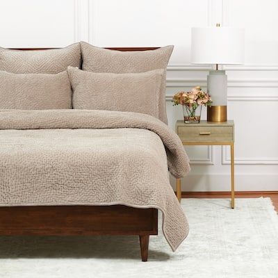 Vela Fawn Queen Quilt