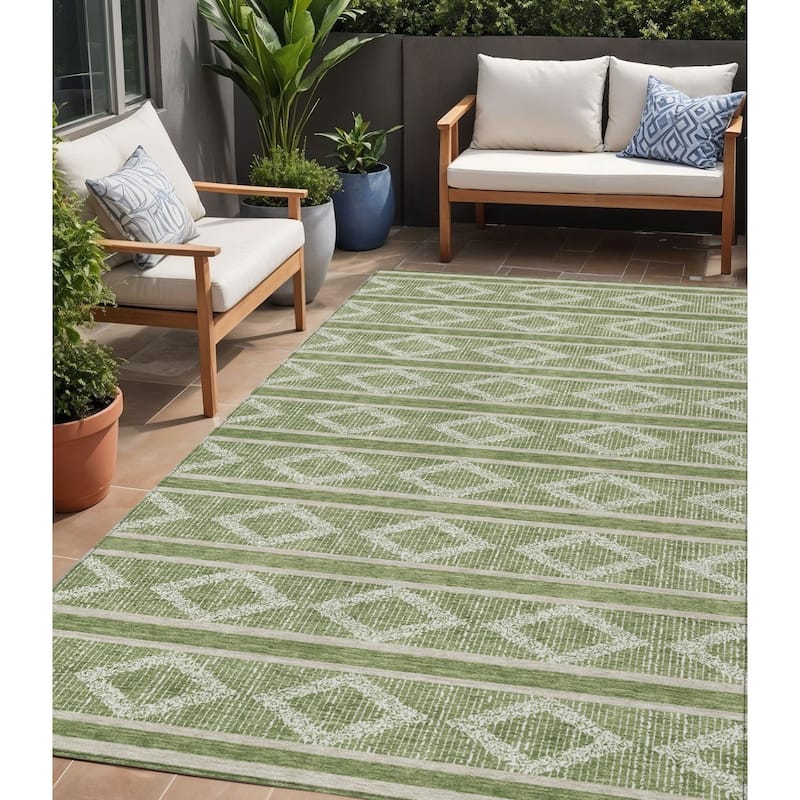 HomeRoots Geometric Transitional Rectangle Outdoor Rug - 5' X 8'