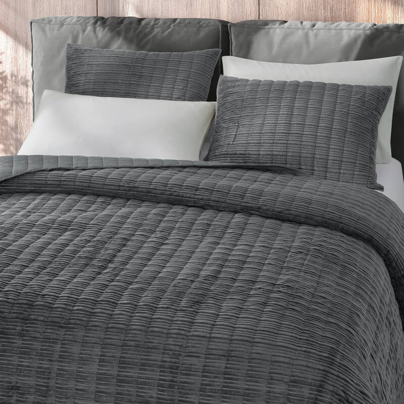 Wonderful Velvet 3 Piece Quilt Set