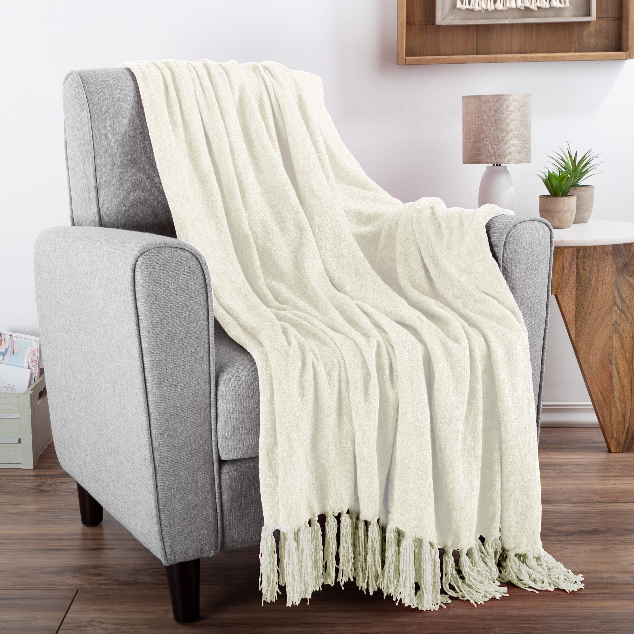 https://ak1.ostkcdn.com/images/products/is/images/direct/9b48e9b18f9bb7a51f85582e55d7ad85df5960fc/Oversized-Chenille-Throw-Blanket-by-LHC.jpg