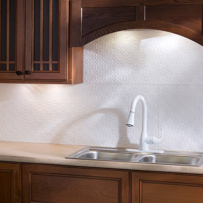FASÄDE Traditional Style 6 Decorative Vinyl Backsplash Panel