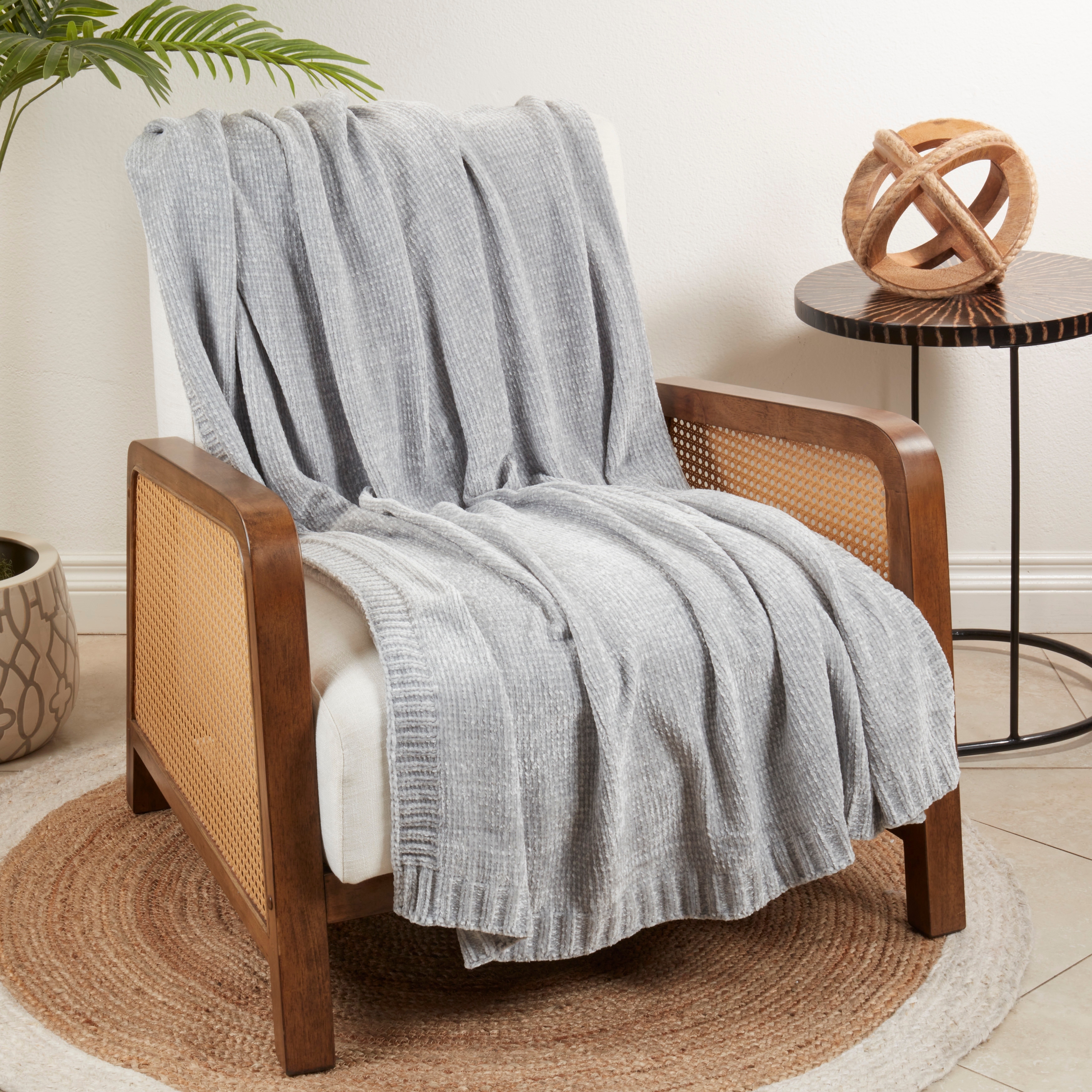 Cozy Chenille Knit Throw for Ultimate Warmth and Comfort  -image