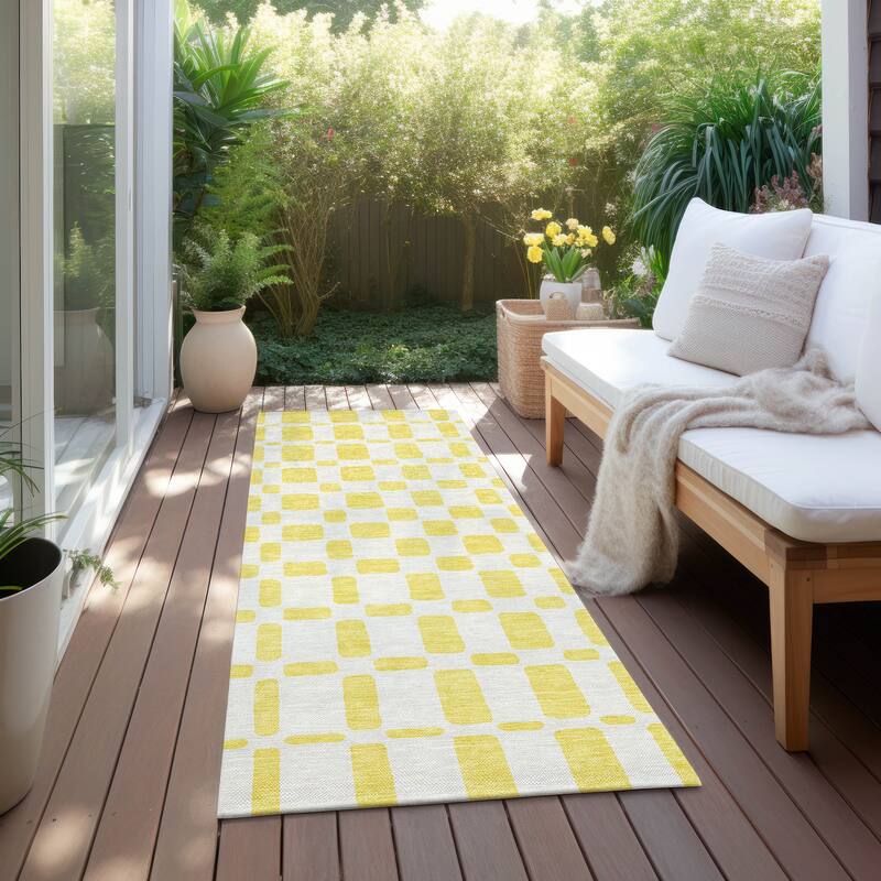 Machine Washable Indoor/ Outdoor Chantille Geo Contemporary Rug - Yellow - 2'3" x 7'6"