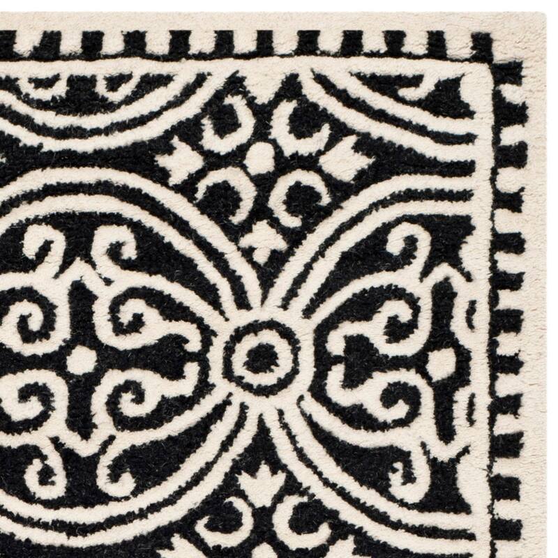 SAFAVIEH Handmade Cambridge Myrtis Moroccan Wool Rug