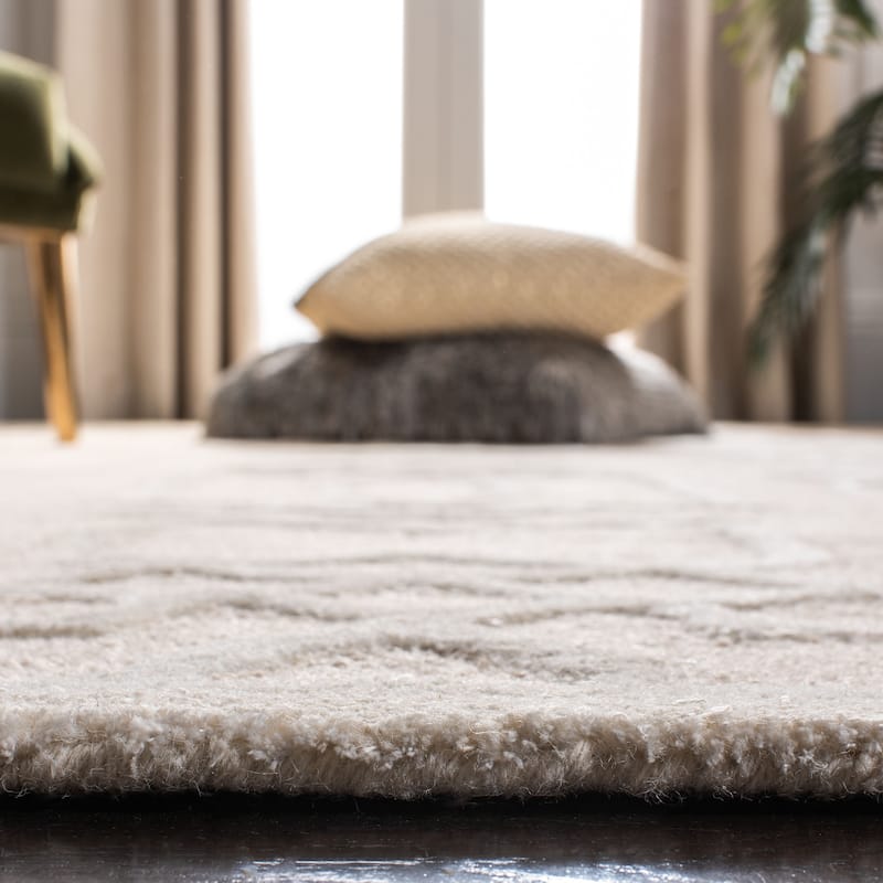 SAFAVIEH Handmade Bella Sakurako Modern Floral Wool Rug