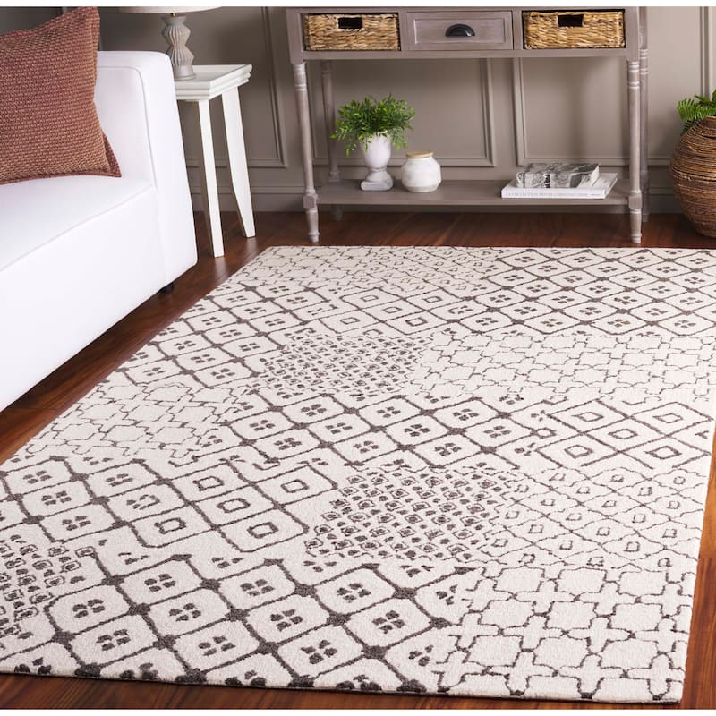 SAFAVIEH Handmade Ebony Gulhatun Wool Rug - 5' x 8' - Ivory/Grey