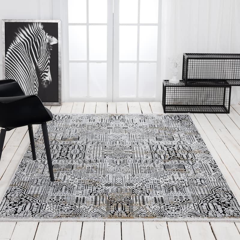 Xanthos Collection Black/Cream Area Rug