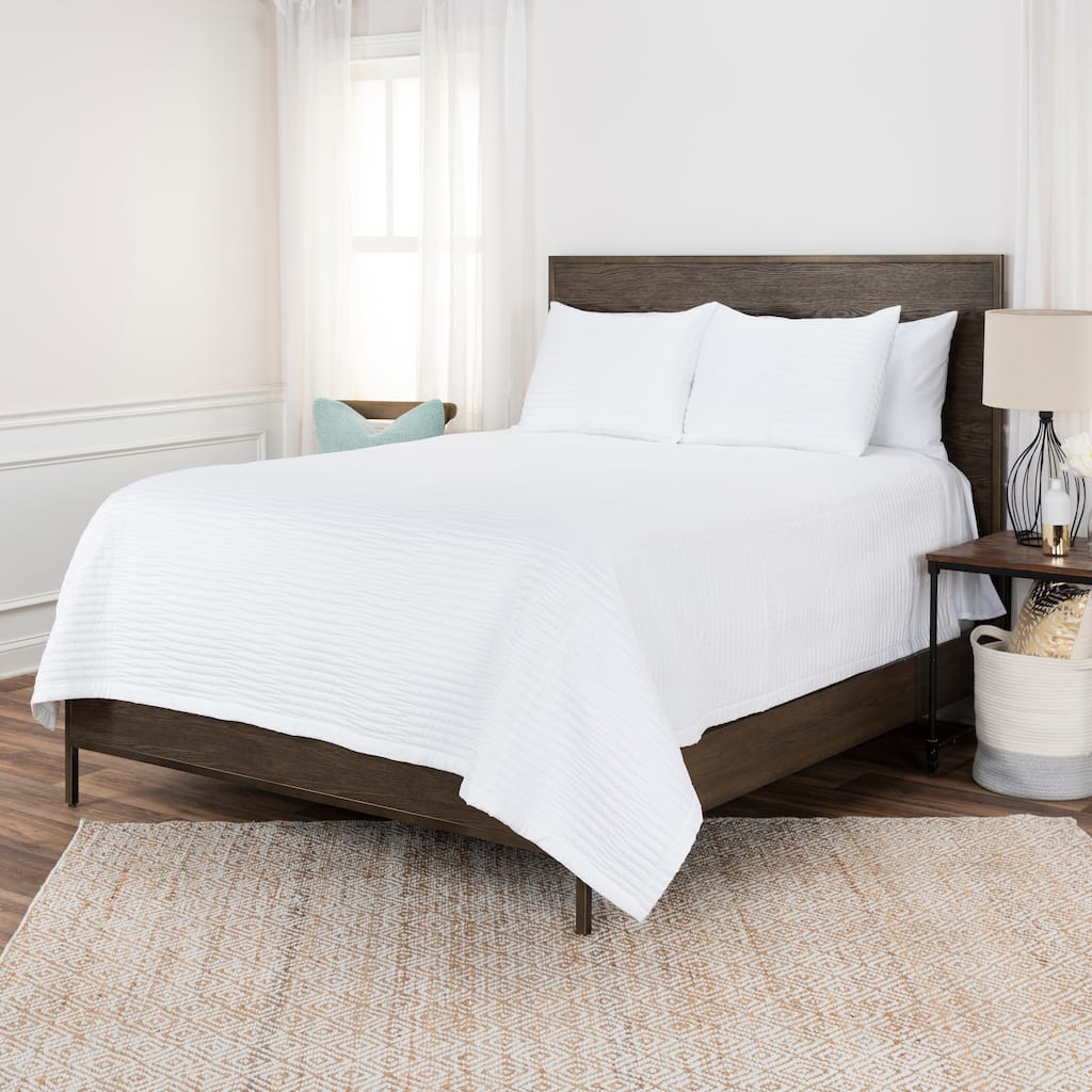 Blackberry Grove Parker Wave Pattern 3-Piece Quilt Set
