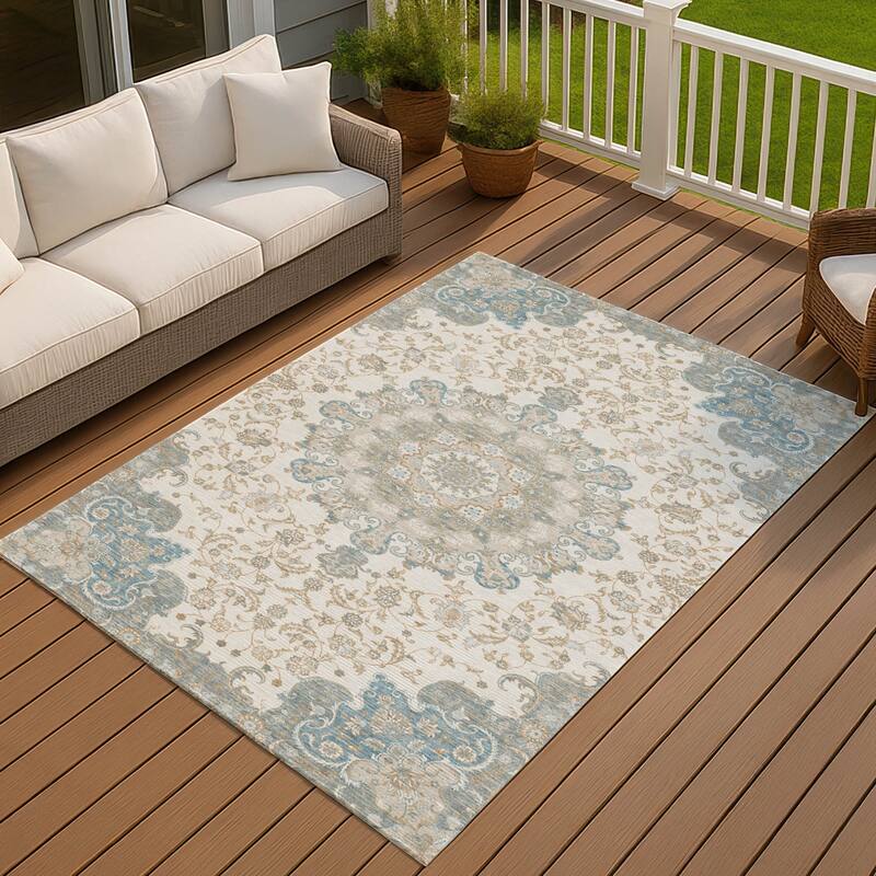 Machine Washable Indoor/ Outdoor Traditional Awaka Chantille Rug