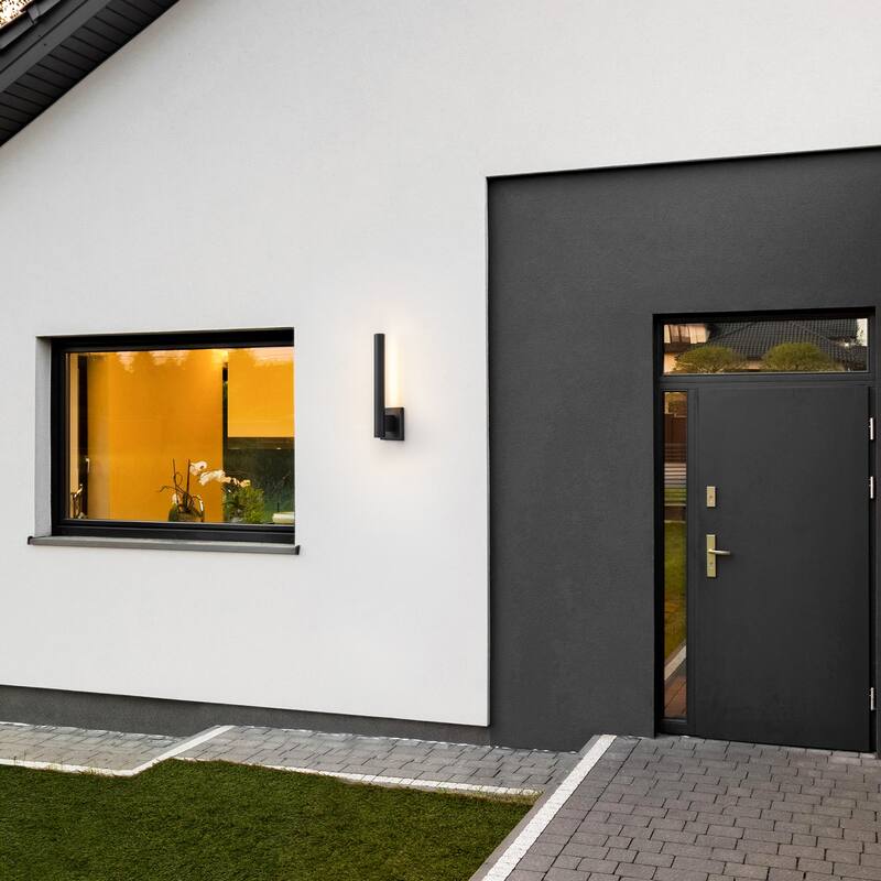 Modern Black Metal Linear Wall Light Integrated LED 3000K IP54 Waterproof Outdoor Wall Sconce