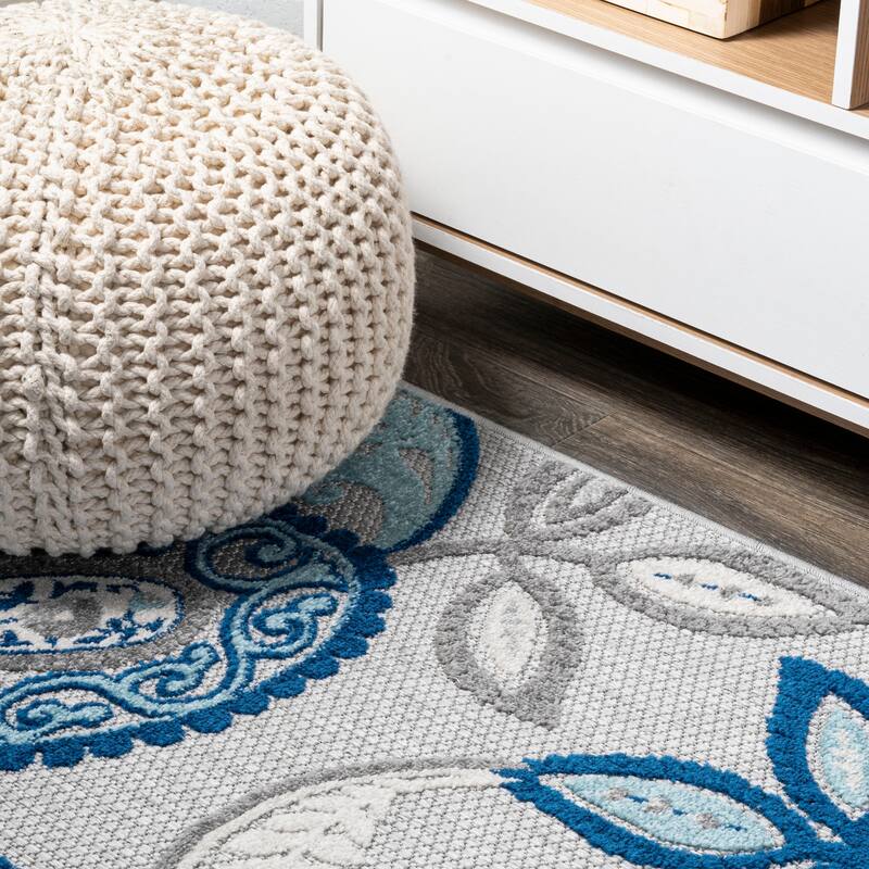 JONATHAN Y Gordes Paisley High-Low Indoor/Outdoor Area Rug