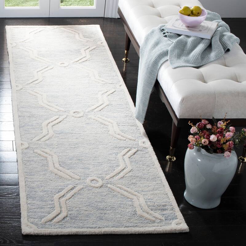 SAFAVIEH Handmade Cambridge Atifa Modern Wool Rug - 2'6" x 8' Runner - Light Grey/Ivory