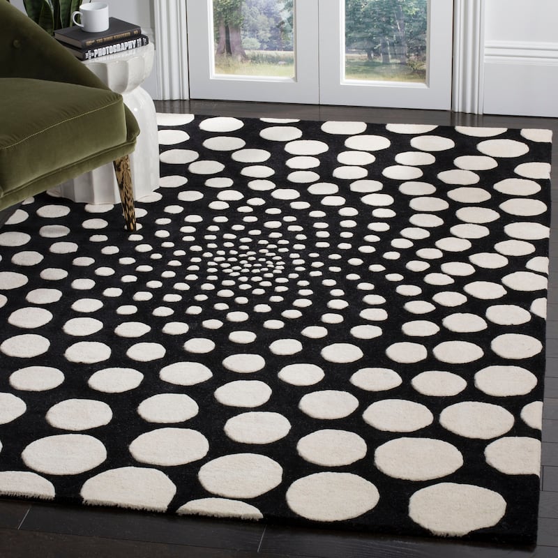 SAFAVIEH Soho Handmade Eulalia Abstract Dots N.Z. Wool Area Rug - 7'6" x 9'6" - Black/Ivory