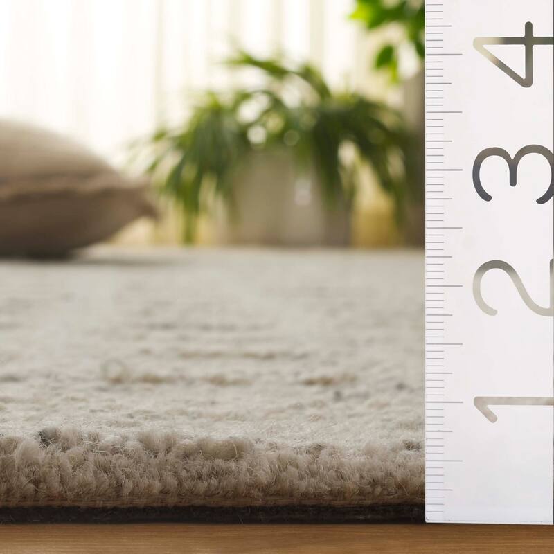 SAFAVIEH Handmade Pine Jaylin Wool Rug