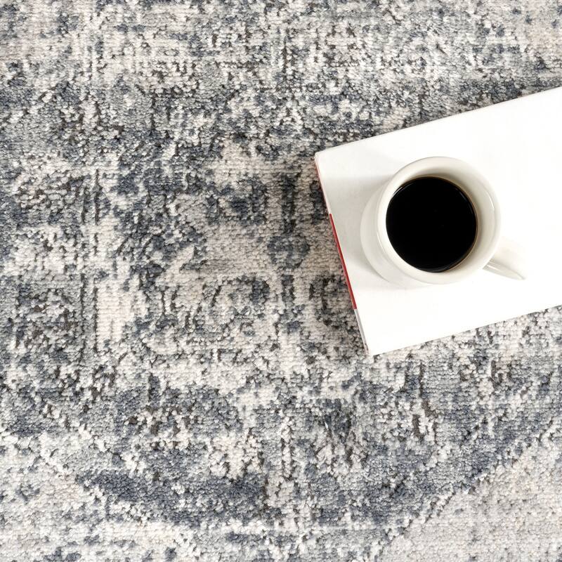 Nuloom Jayla Barbed Iris Medallion Area Rug