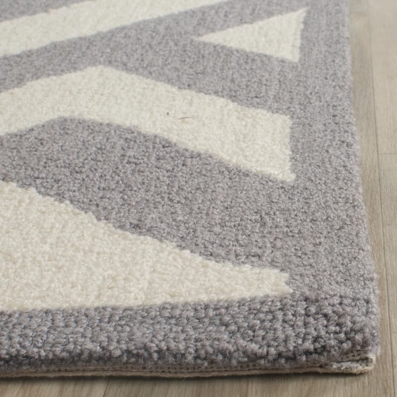 SAFAVIEH Handmade Four Seasons Selvi Floral Rug