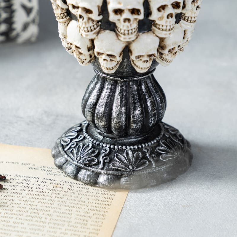 Glitzhome 100mm 7.25''H Halloween Resin Stacked Skull Waterglobe