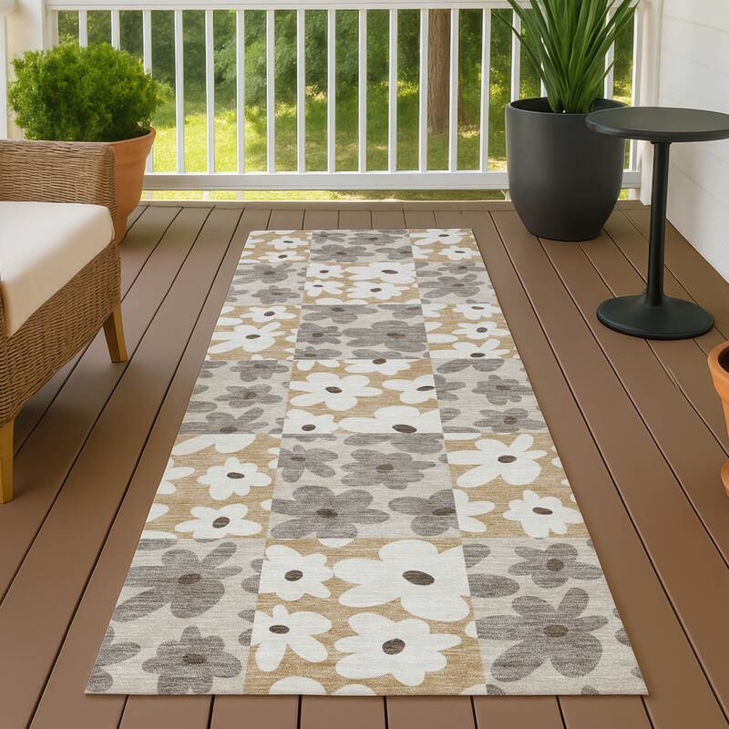 Machine Washable Indoor/ Outdoor Floral Krissy Chantille Rug - Beige - 2'3" x 7'6"