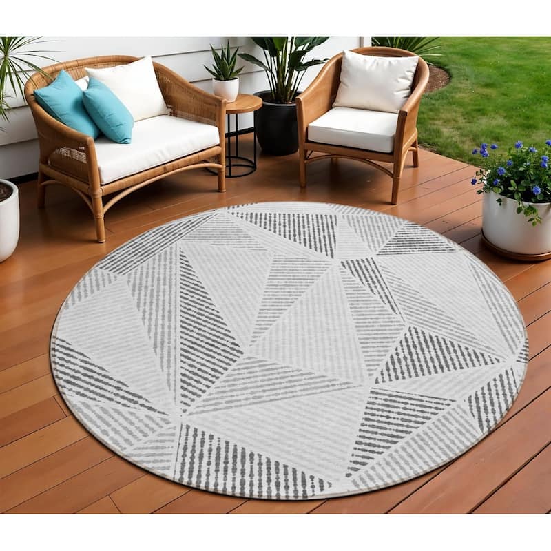 HomeRoots Geometric Transitional Rectangle Outdoor Rug - 8' Round