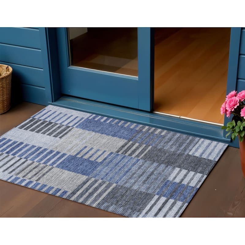 HomeRoots Striped Transitional Rectangle Outdoor Rug - 3' x 5'