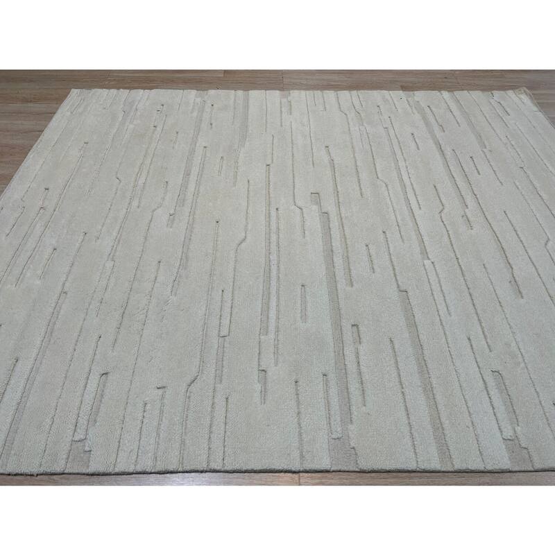 Hand-Knotted Wool Handknotted Rug, 6' x 9', White Area Rug, Stylish Elegant Design for Bedroom or Living Room - L